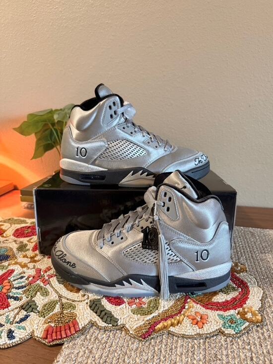 Jordan Shoes - Women's Jordan 5 Retro Wings Medium Grey Black Metallic Silver IO2038 001